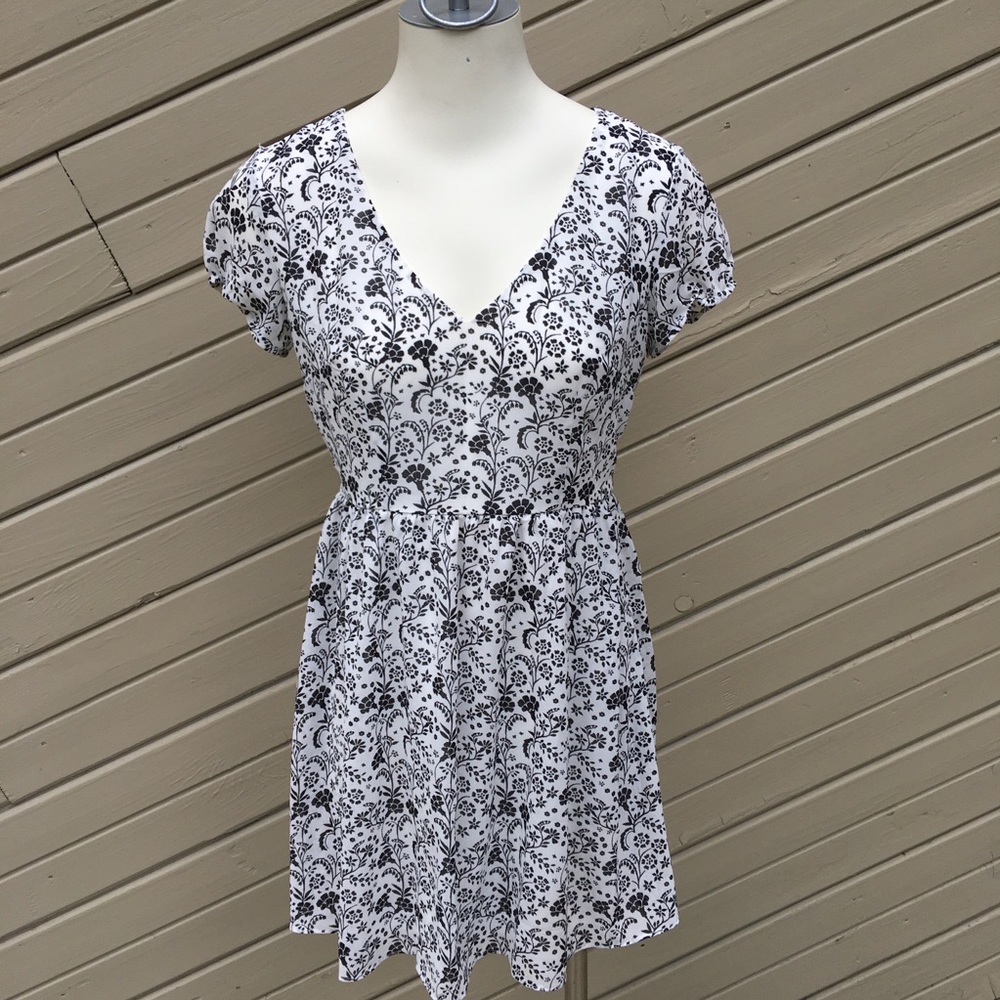 Forever 21 Black White Floral Mini Dress S